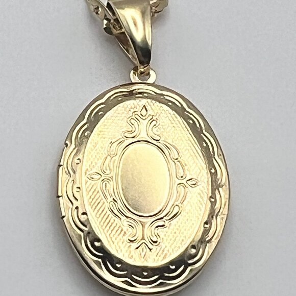 Beautiful BZL Locket and chain - Picture 3 of 12